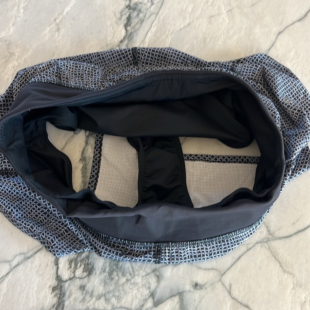 Lululemon Speed Up 2.5” Shorts - Picture 5 of 5